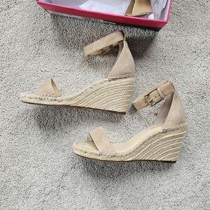 Vince Camuto Meddrina Tortilla True Suede Size 7M